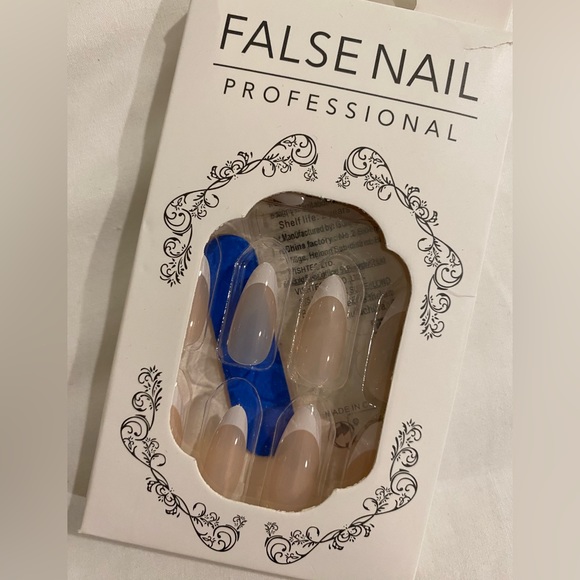 Press On Nails - Picture 4 of 4